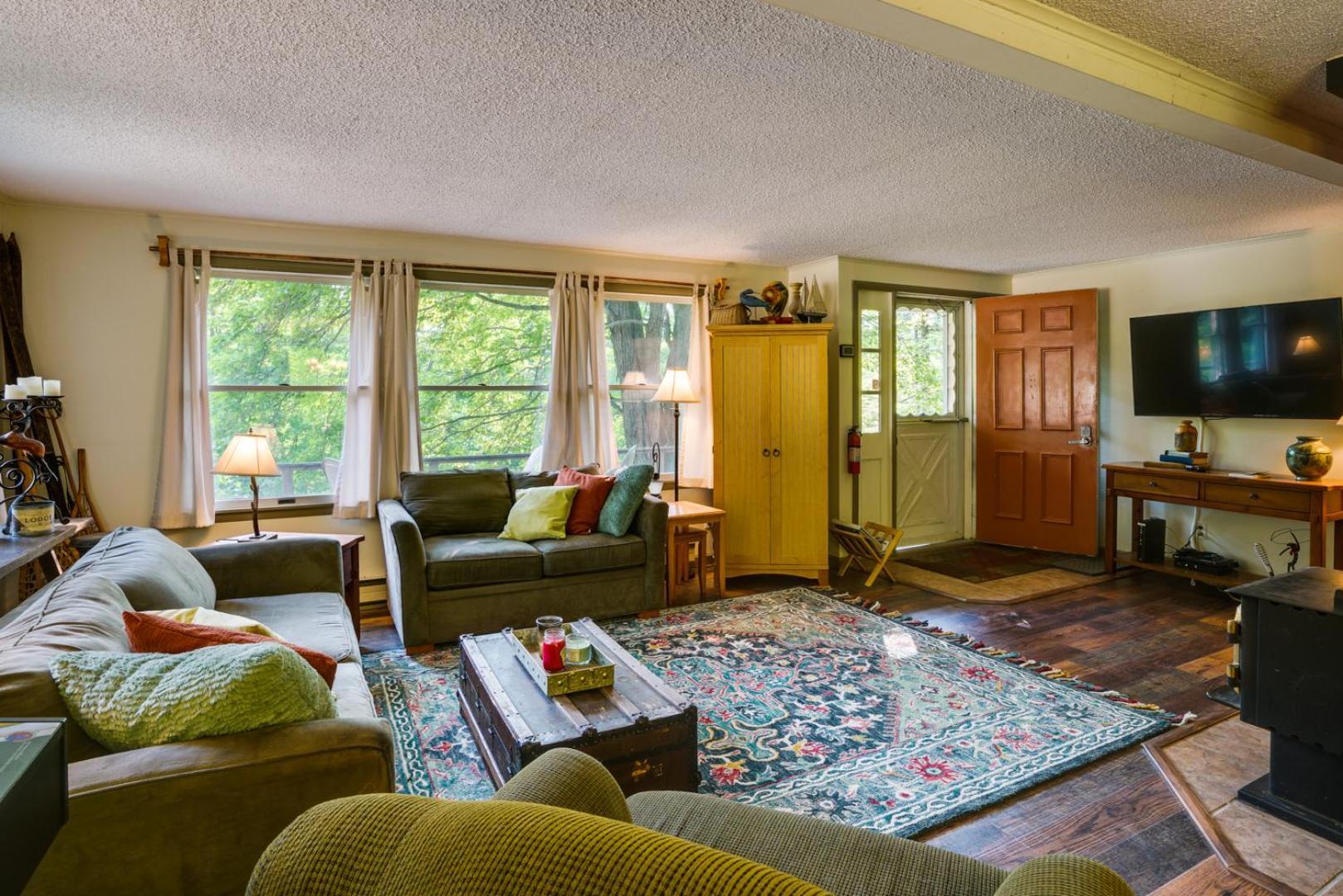 Great Valley Home With On-Site Pond, 7 Mi To Skiing! Exterior photo